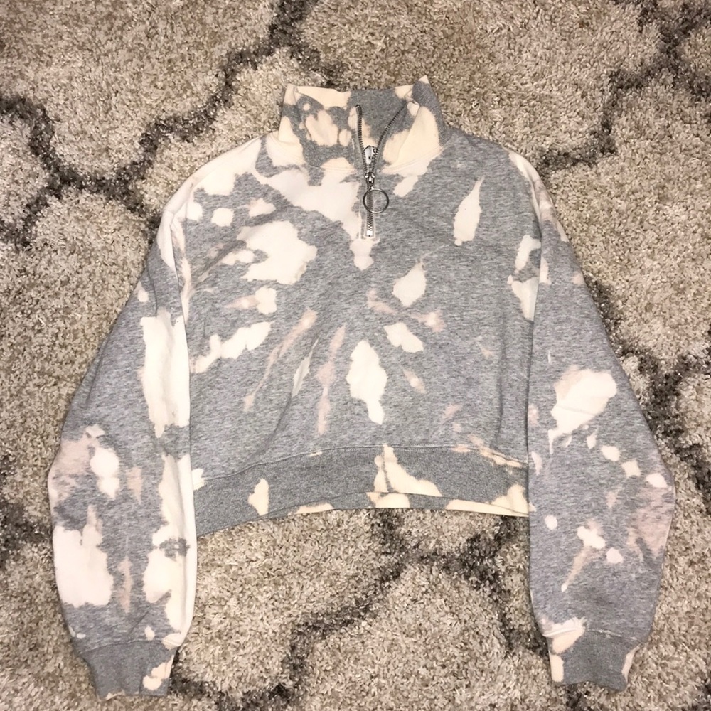 Divided gray tie-dye hoodie crop top